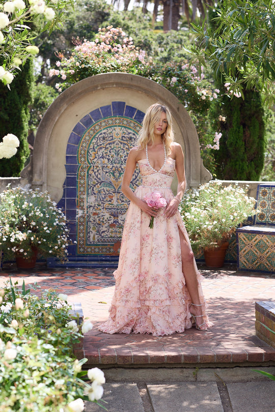Vestido largo con escote halter y abertura