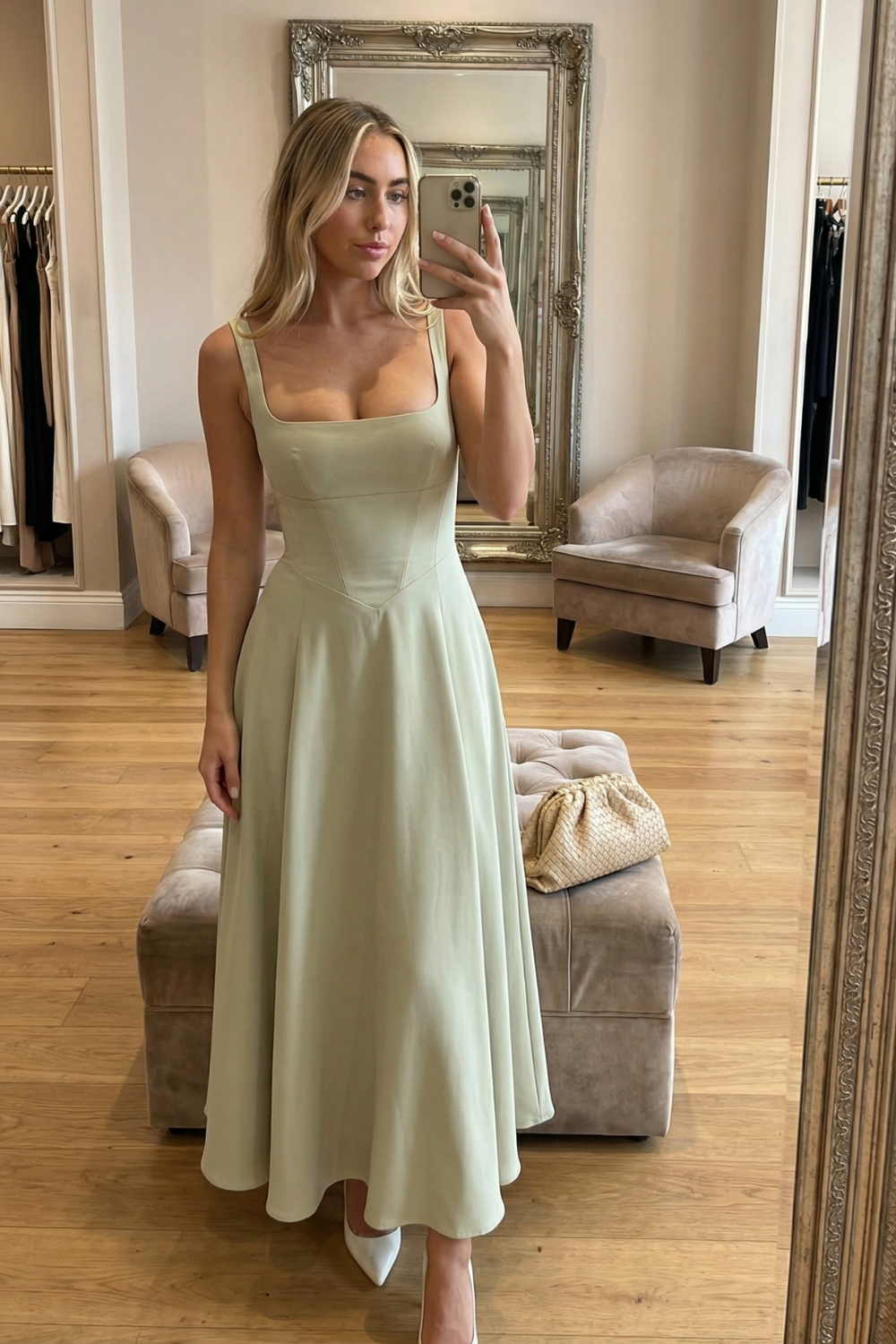Vestido midi con escote cuadrado