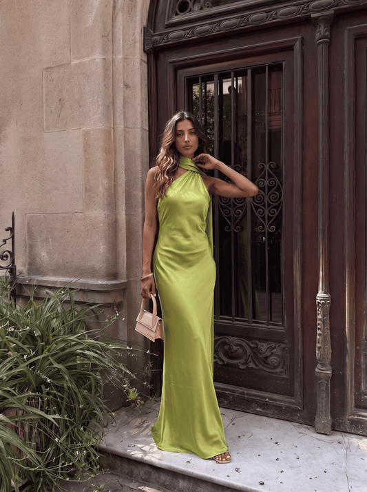 Vestido largo satinado con cuello halter Verde