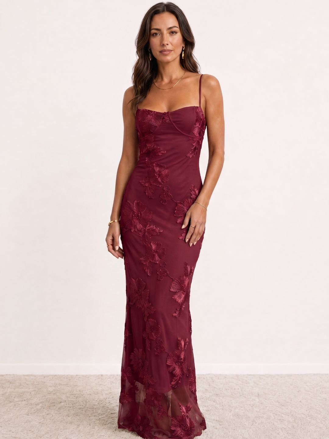 Vestido largo bordado con tirantes