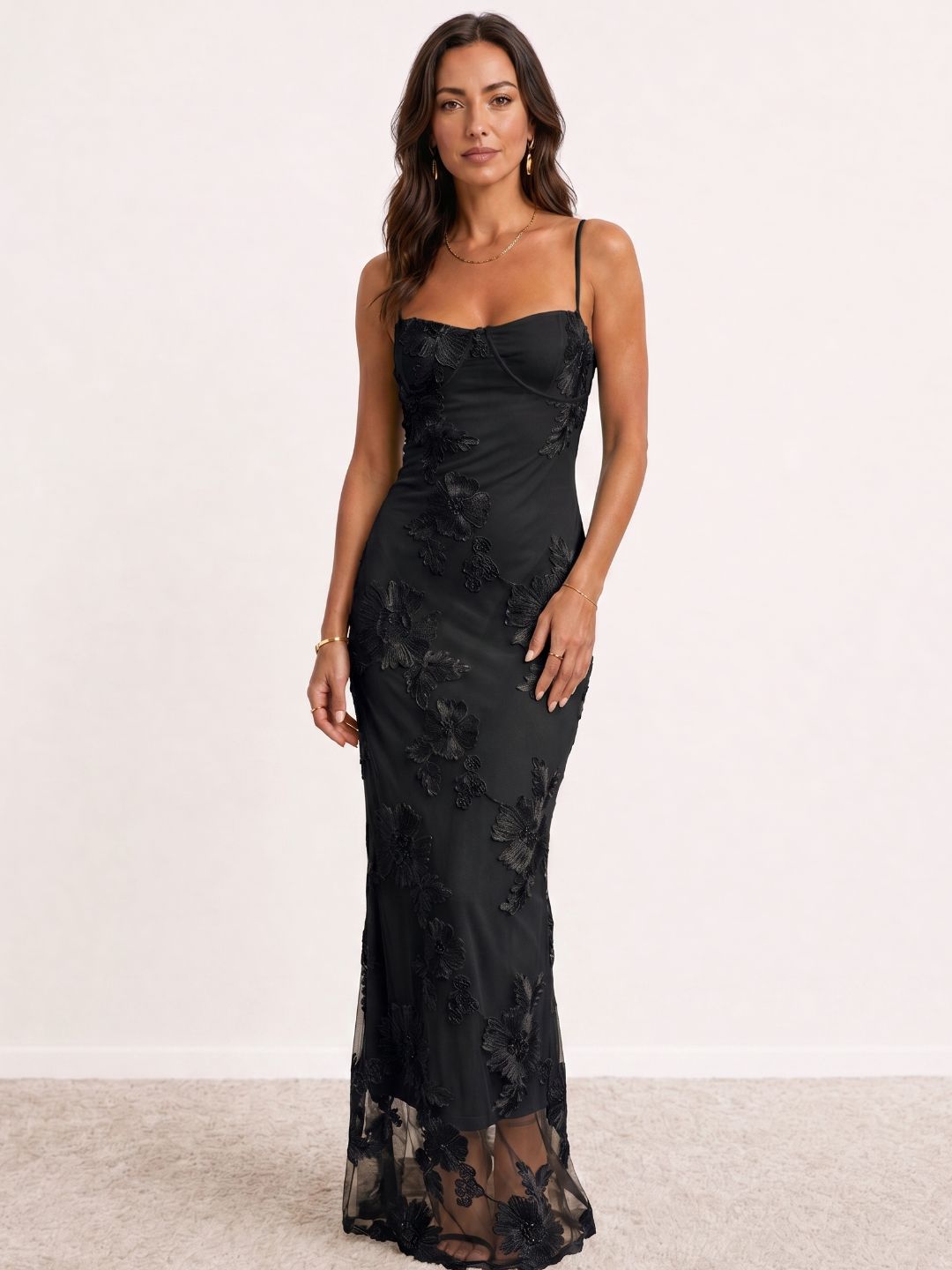 Vestido largo bordado con tirantes