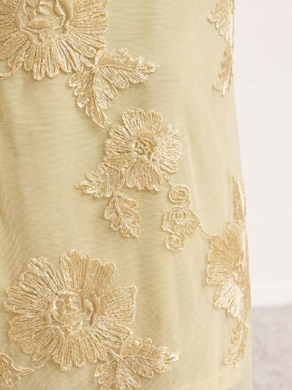 Vestido largo bordado con tirantes