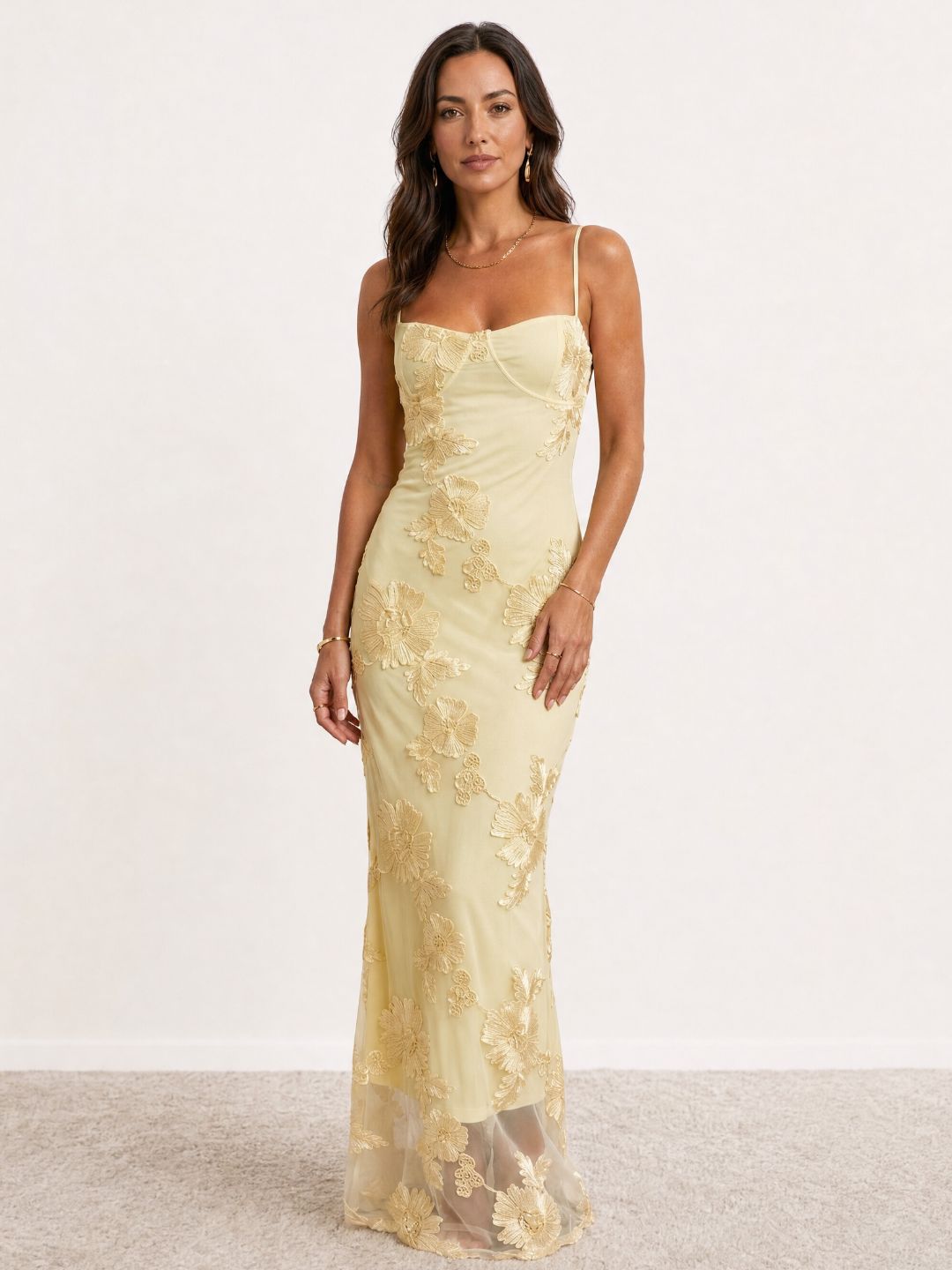 Vestido largo bordado con tirantes