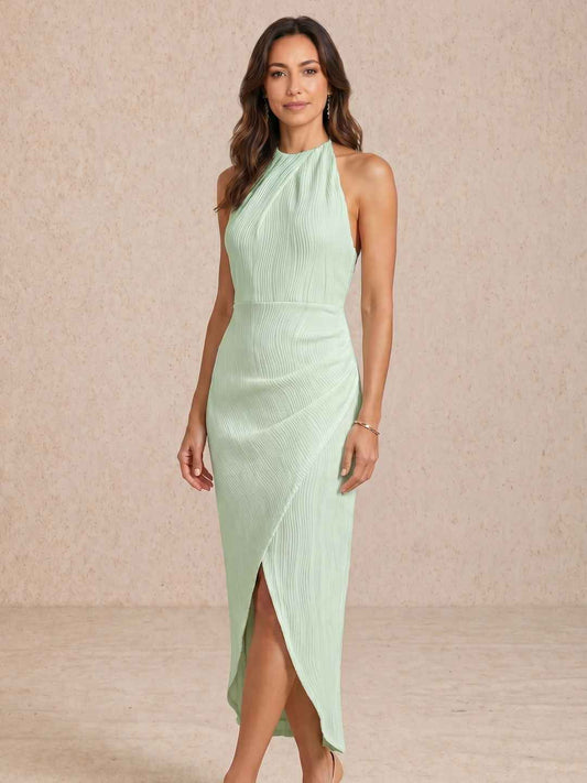 Vestido midi plisado con escote halter