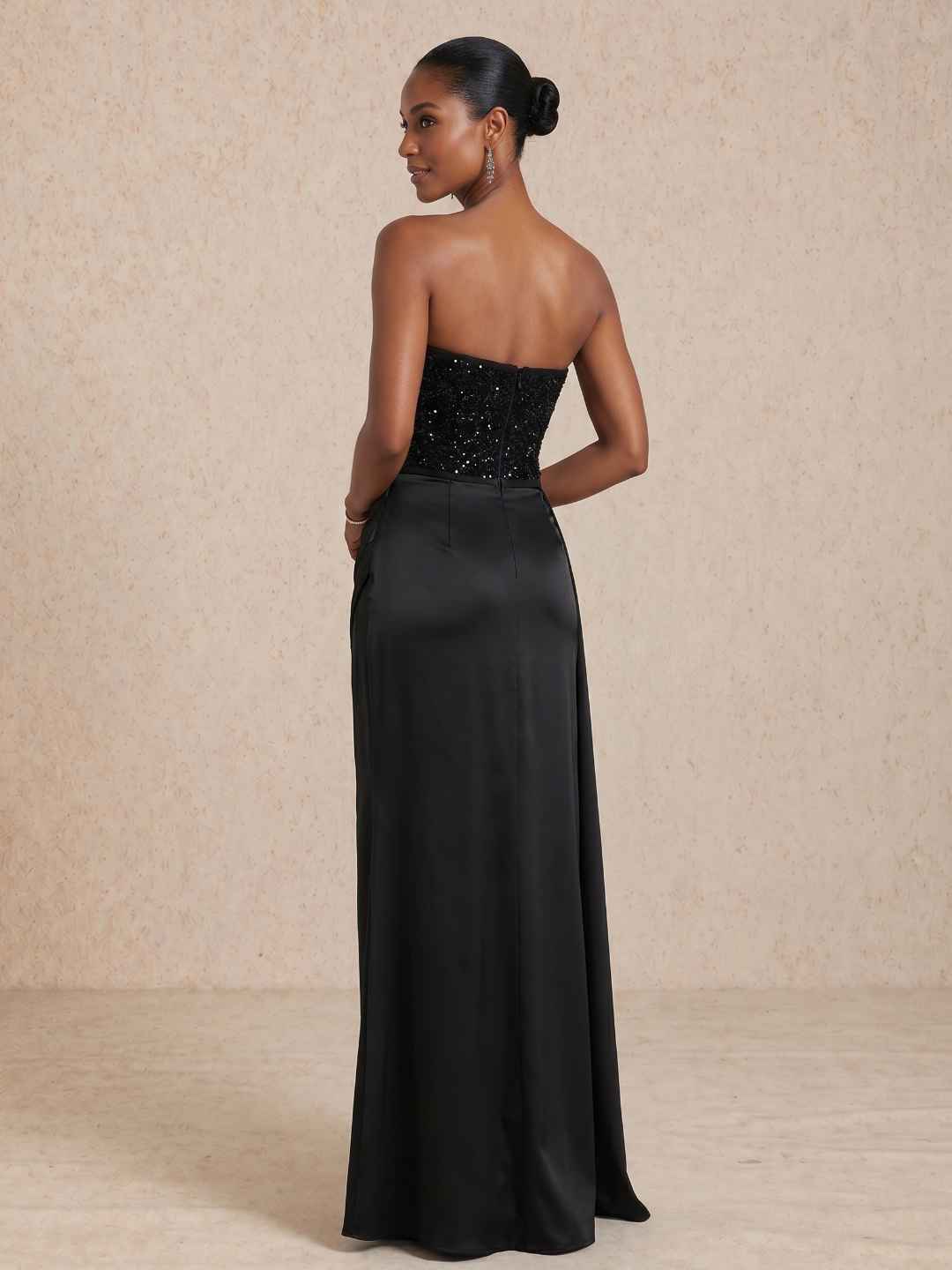 Vestido largo con cuerpo de lentejuelas