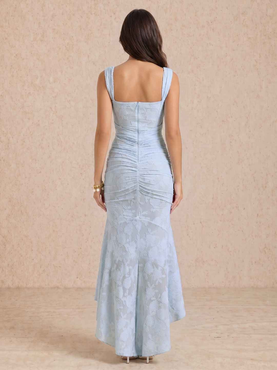 Vestido midi con drapeado y escote cuadrado