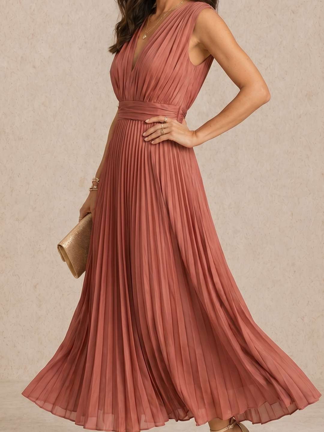 Vestido midi plisado con escote en V