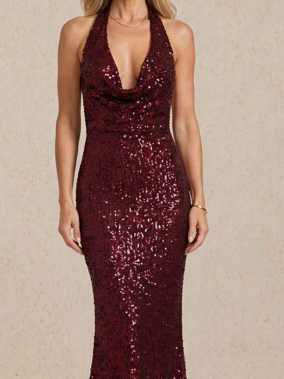 Vestido largo de lentejuelas con escote halter