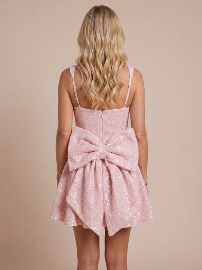 Vestido corto con brillo de corte evasé