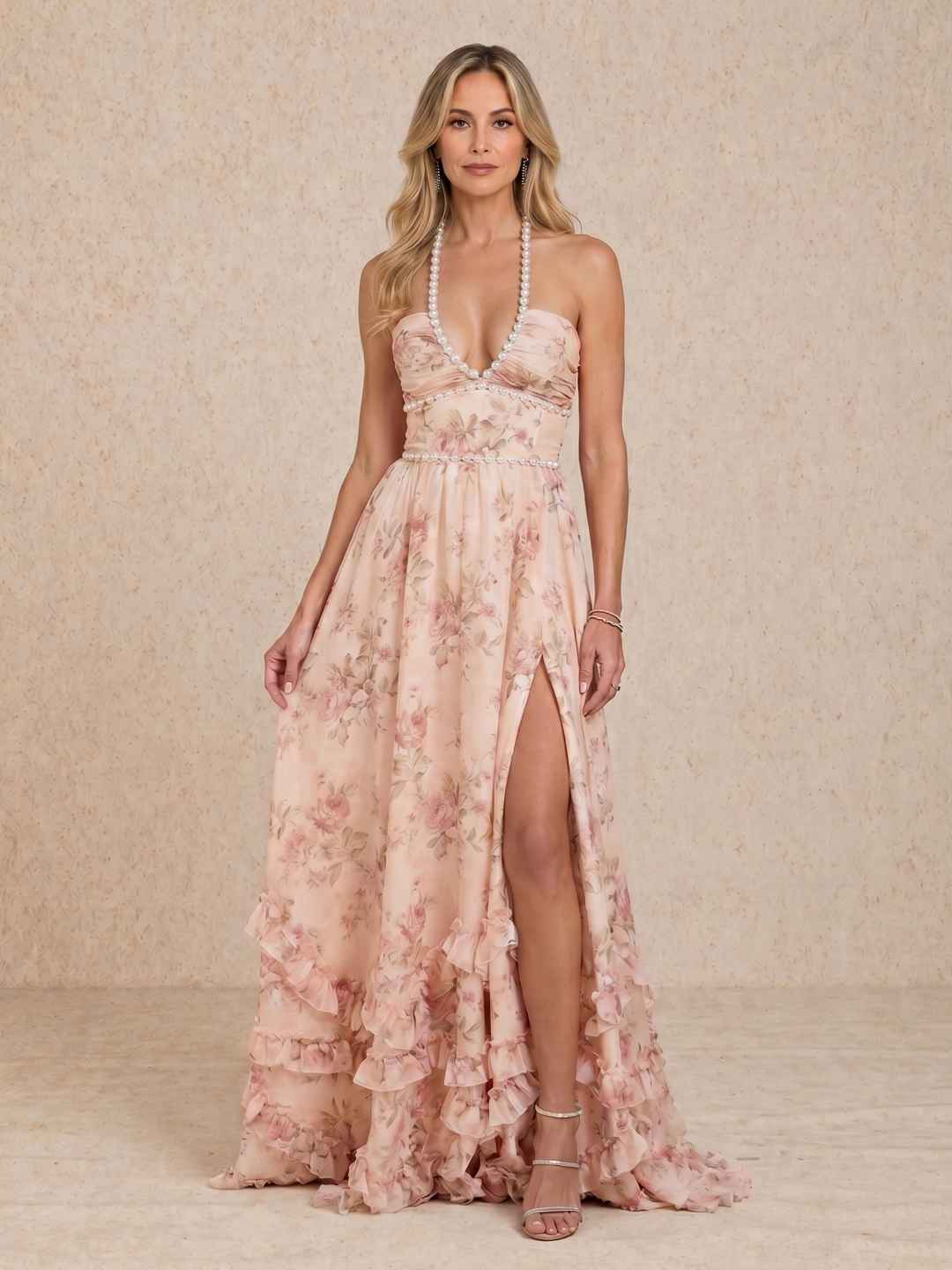 Vestido largo con escote halter y abertura