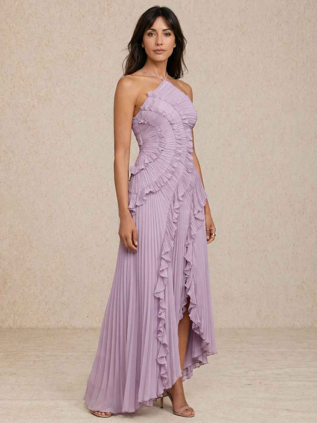 Vestido plisado con detalle de volantes