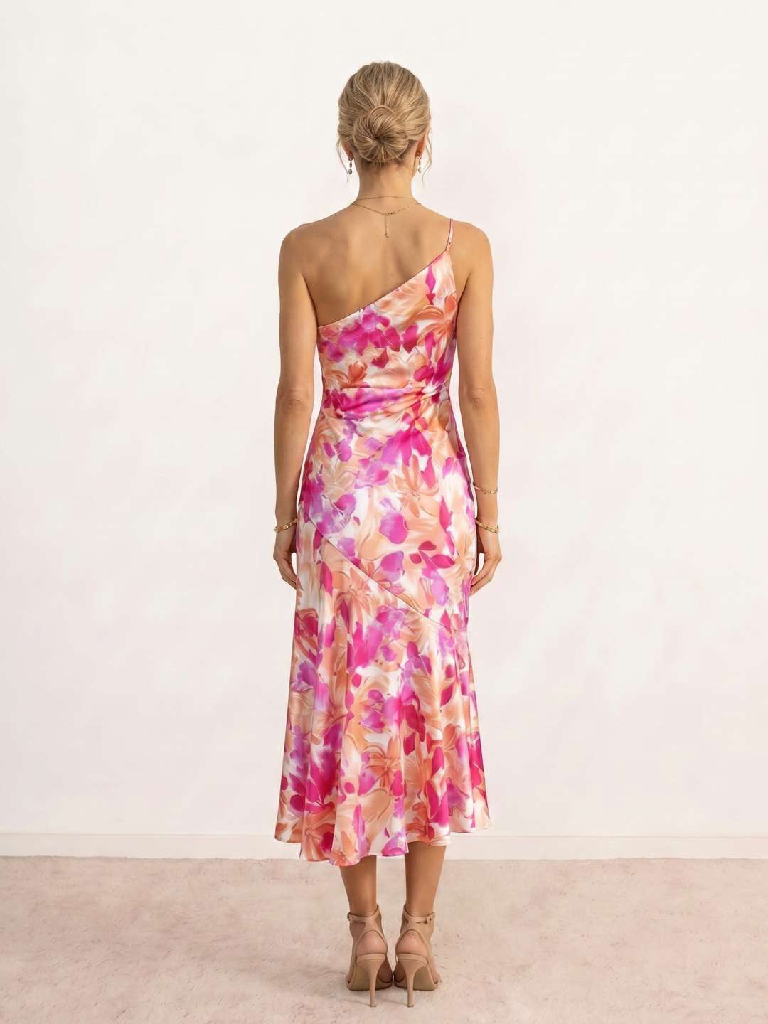 Vestido midi estampado con escote asimétrico