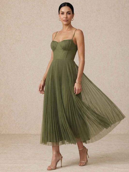Vestido midi plisado con tirantes