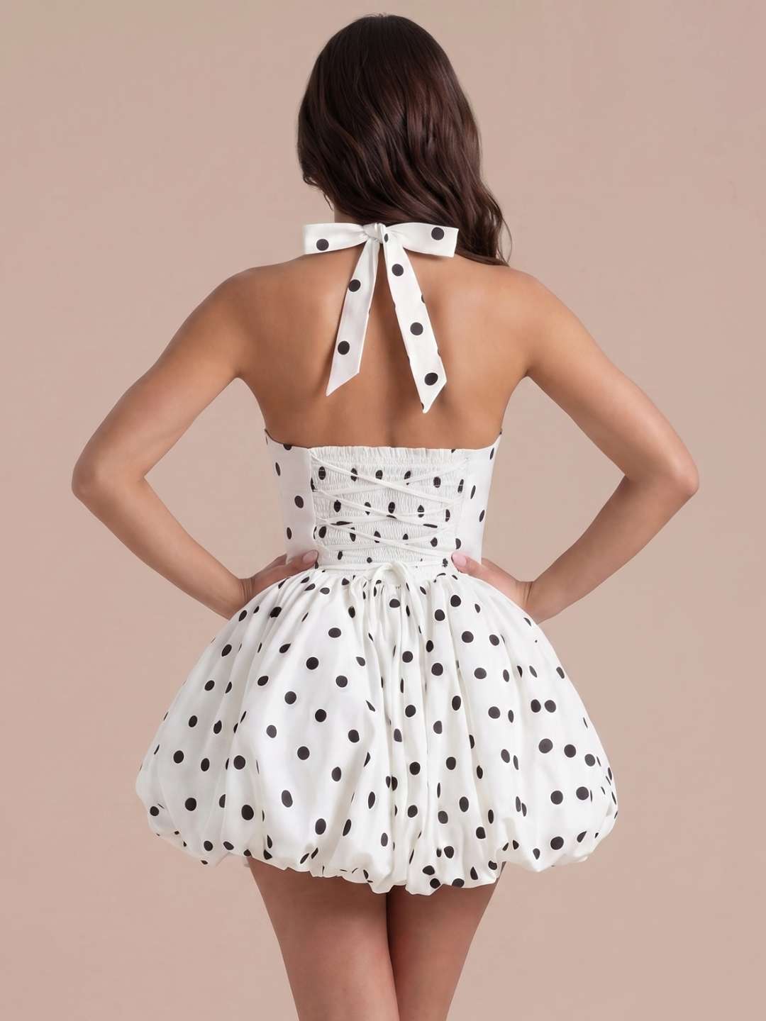 Vestido corto de lunares con falda volumen