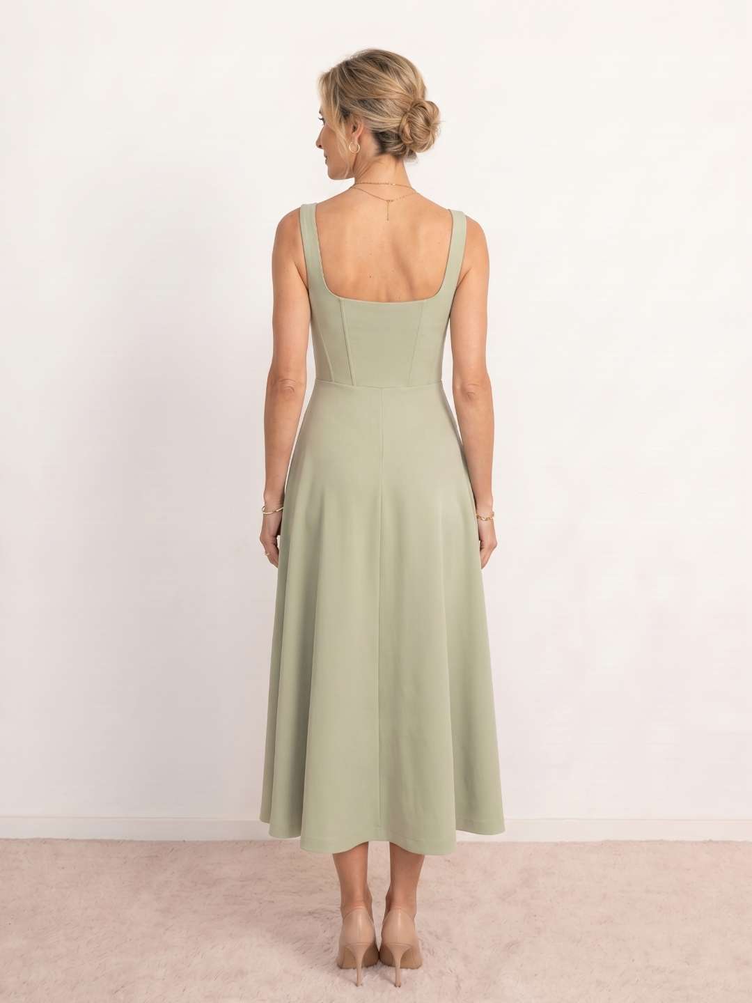 Vestido midi con escote cuadrado