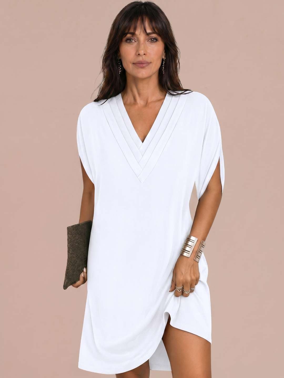 Vestido corto fluido con escote pico
