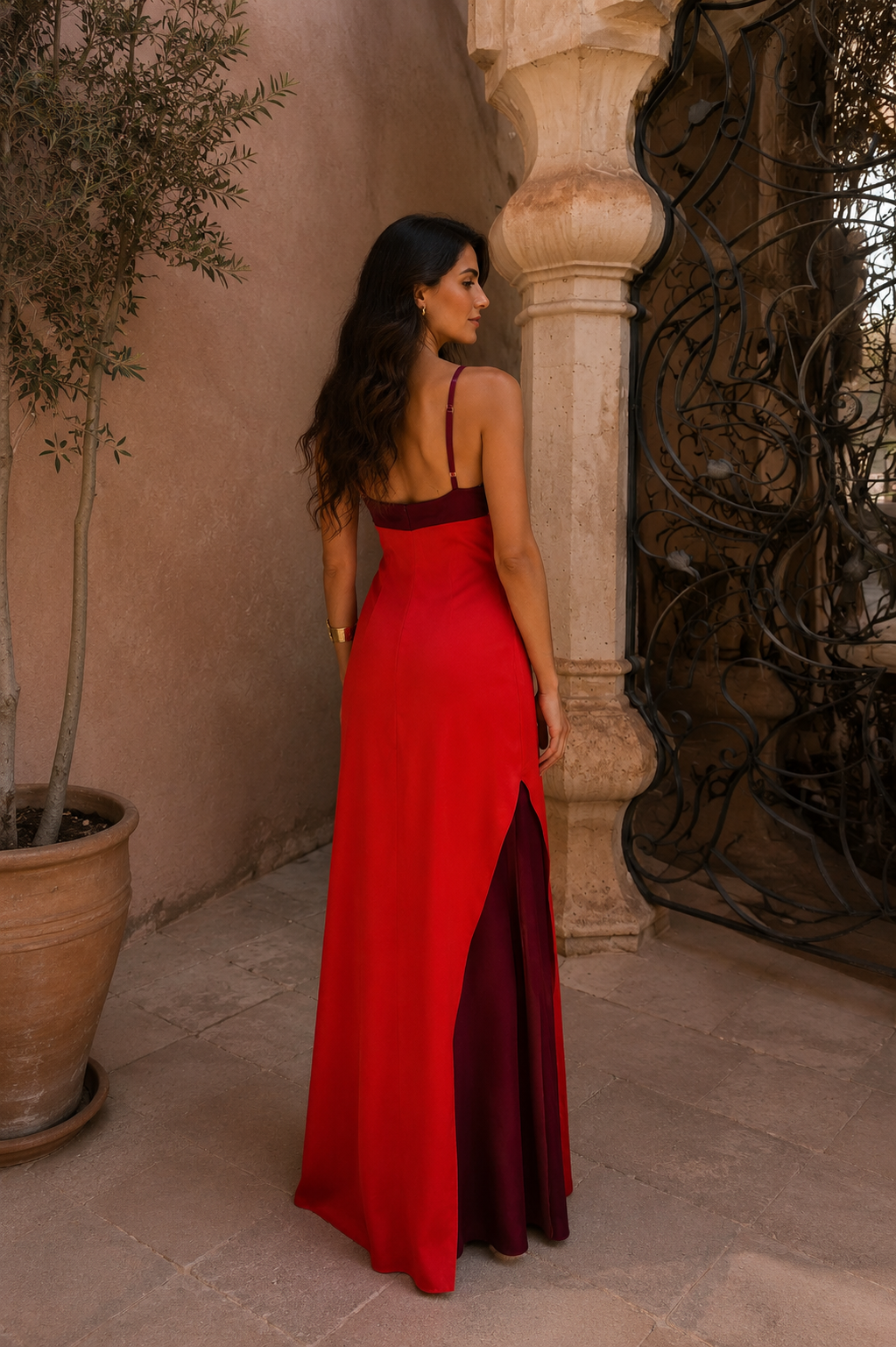 Vestido largo halter con abertura